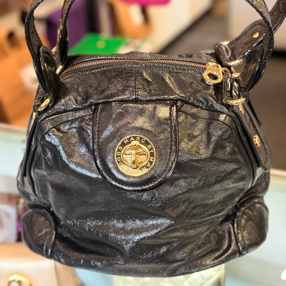 Pre Owned MARC JACOBS TOP HANDLE BLACK PATENT LEATHER WITH HARDWARE SATCHEL BAG